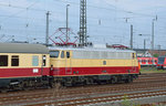 br-110-e-10/500633/e10-1309-bei-der-ausfahrt-mit E10 1309 bei der Ausfahrt mit dem AKE-Rheingold aus Darmstadt Hbf am 05.06.2016