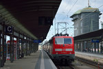 111 056 am Zugschluss des RE 4607 nach Würzburg am 29.06.2016 bei der Ausfahrt aus Frankfurt Hbf.