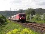 120 148-2 zu sehen am 17.05.15 mit einem IC bei der Einfahrt in Saalfeld/Saale. Hinten war 120 124-3 am Zug.