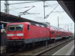 br-143-dr-243/308327/143-841-5-als-s1-im-rostocker 143 841-5 als S1 im Rostocker Hauptbahnhof am 25.06.2012  