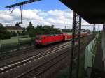 143 267 mit RB 75 auf dem Weg nach Wiesbaden Hbf.Hier verlsst sie den Bahnhof Nauheim am 23.Mai.2014