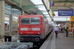 143-924 steht in Stuttgart Hbf mit einem RE nach Wrzburg Hbf bereit.