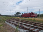 In diesem Jahr setzte der Lausitzer Dampflokclub nicht die EKO-Trans 143 001 vor dem Strtebekersonderzug ein.Diesmal war es die 143 005 die,am 16.Juli 2016,nach Bergen/Rgen kam.