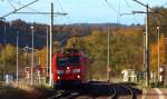 br-185-traxx-ac1ac2/466213/eine-lok-der-baureihe-185-zieht Eine Lok der Baureihe 185 zieht einen Gterzug durch Kaulsdorf.
Aufgenommen im November 2015.