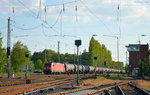 185 295-3 bei der Durchfahrt durch Darmstadt-Kranichstein am 06.05.2016 mit ihrem Kesselzug