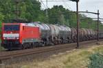 Mischguterzugh mit 189 068 durcheilt Dordrecht-Bezuidendijk am 10 Juni 2017.